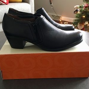 NWB Natural Soul black heels - size 10